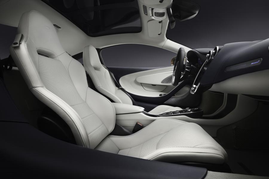 Интерьер McLaren GT 2019 года  (фото 18 из 44)